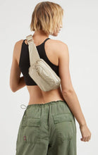 Load image into Gallery viewer, Ss Hip hugger fanny bags