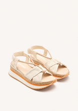 Load image into Gallery viewer, Gioseppo Ironton casual platform
