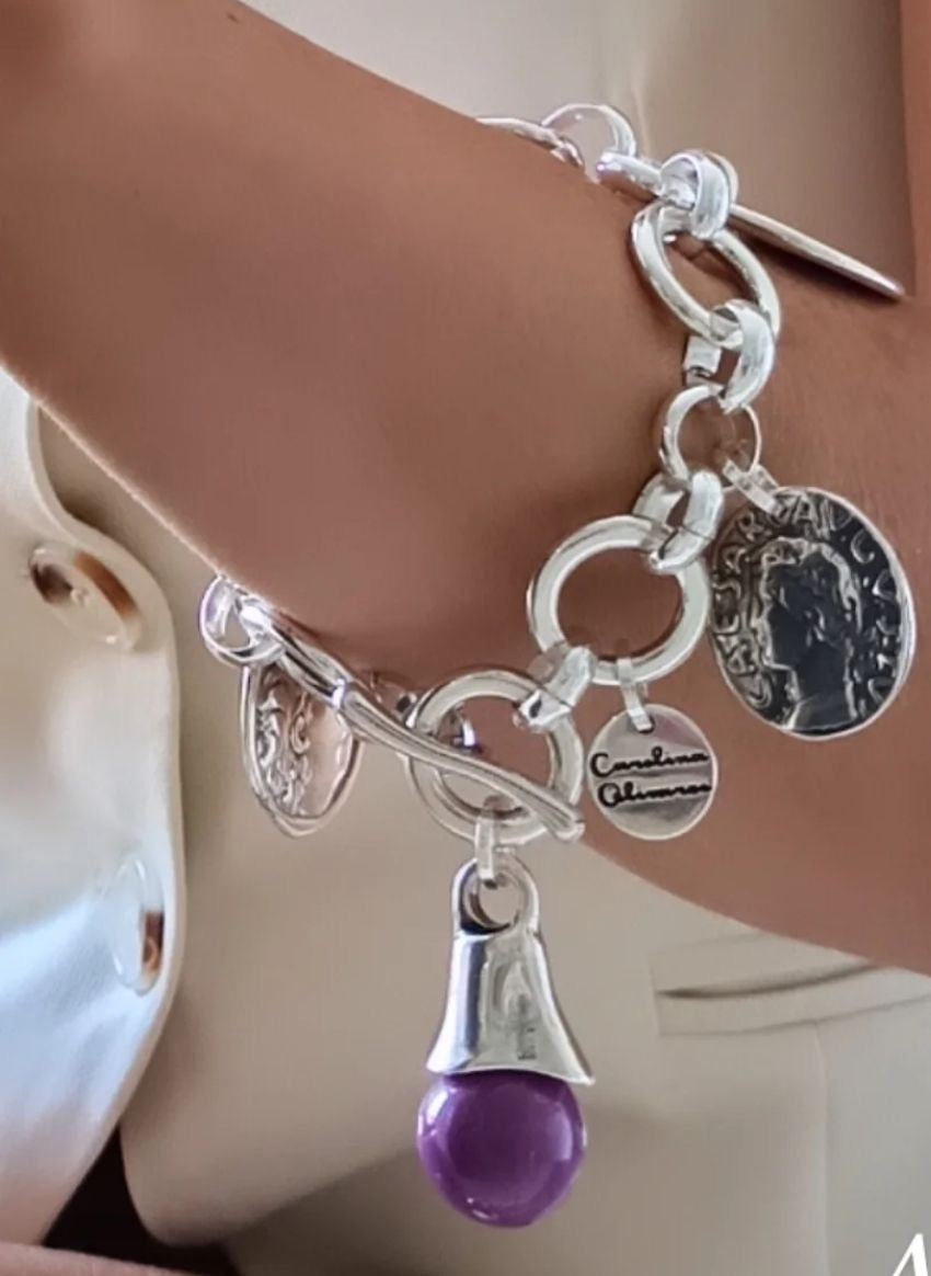 Carolina Olivares brazalete Apolo