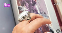 Load image into Gallery viewer, Carolina Olivares pearl ring
