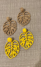 Load image into Gallery viewer, M Rafia earings
