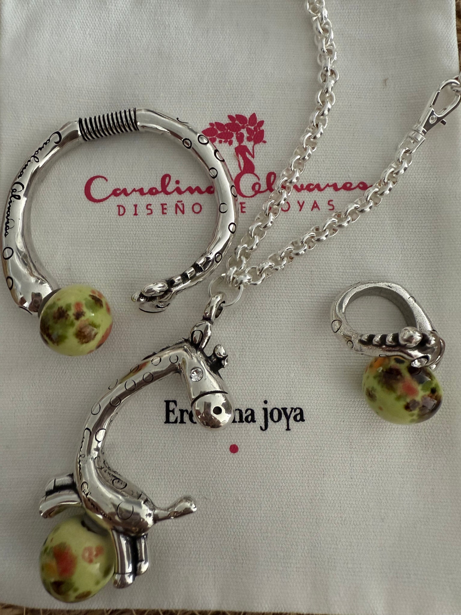 Carolina olivares set de 3 piezas en Girafas