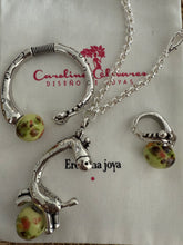Load image into Gallery viewer, Carolina olivares set de 3 piezas en Girafas
