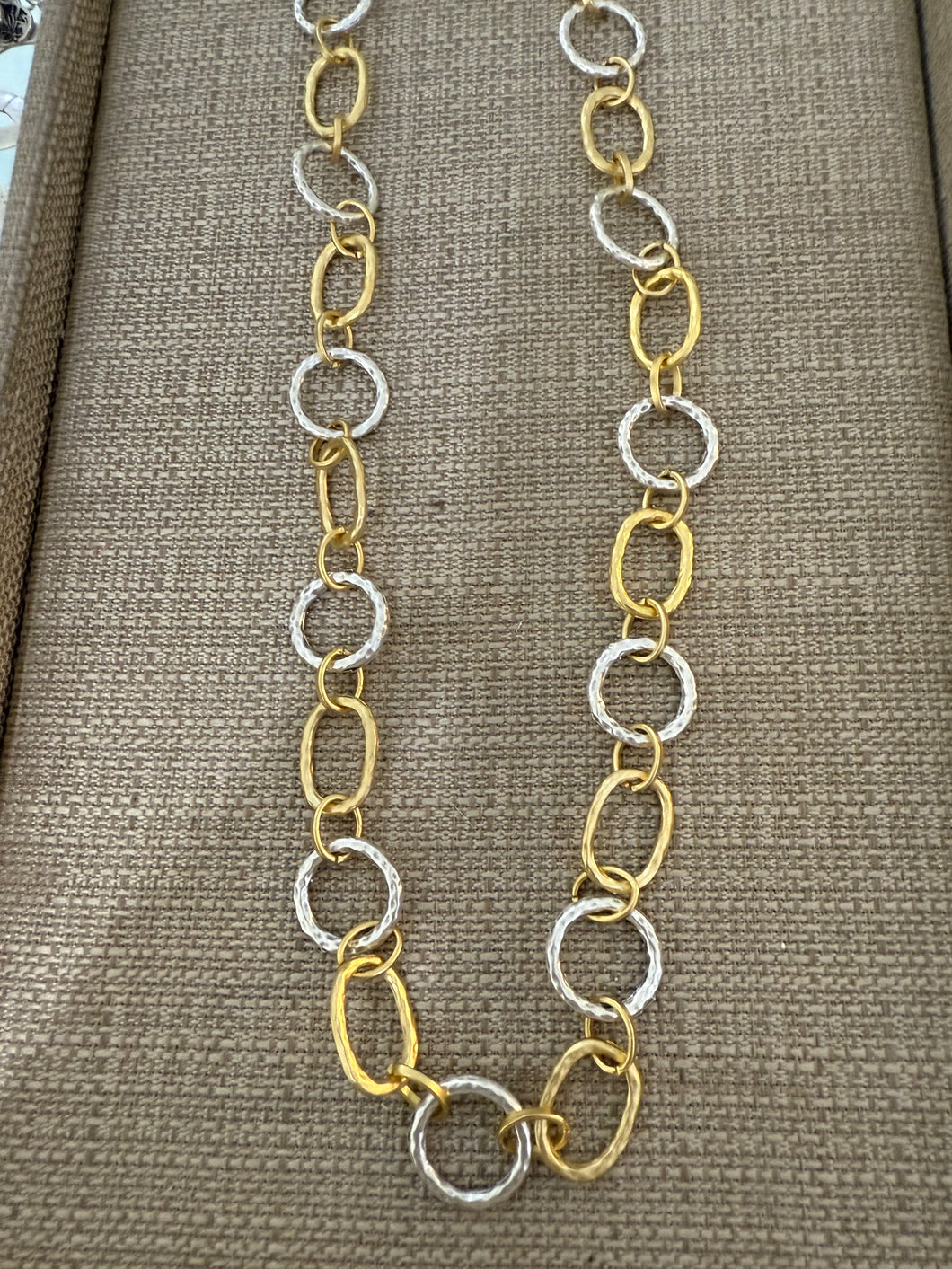A 2tone single necklace