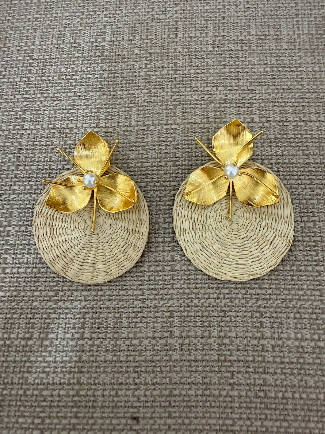 Cm flower /pearl sphere earings
