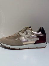 Load image into Gallery viewer, Eb candy apple sneakers
