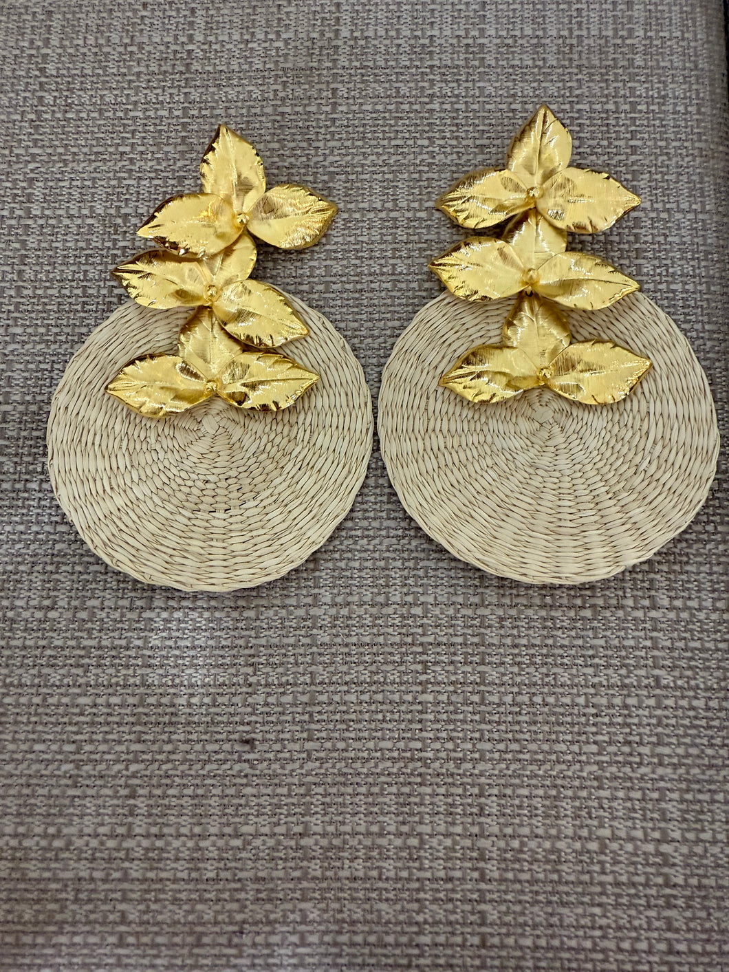 Cm  gold leaves sphere earings