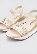 Load image into Gallery viewer, Gioseppo Wete sandals
