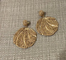 Load image into Gallery viewer, M Rafia earings
