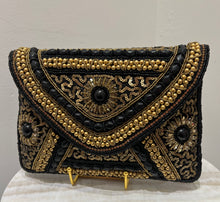 Load image into Gallery viewer, S beaded clutch
