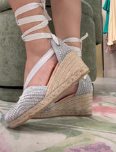 Load image into Gallery viewer, Kanna metallic spadrille
