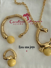 Load image into Gallery viewer, Carolina olivares set de 3 piezas en Girafas
