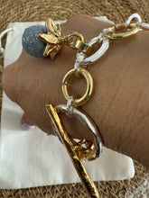 Load image into Gallery viewer, Carolina olivares City brazalete
