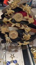 Load image into Gallery viewer, A leather pets buckle belt
