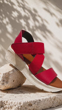 Load and play video in Gallery viewer, Patricia Miller 7068 red platform
